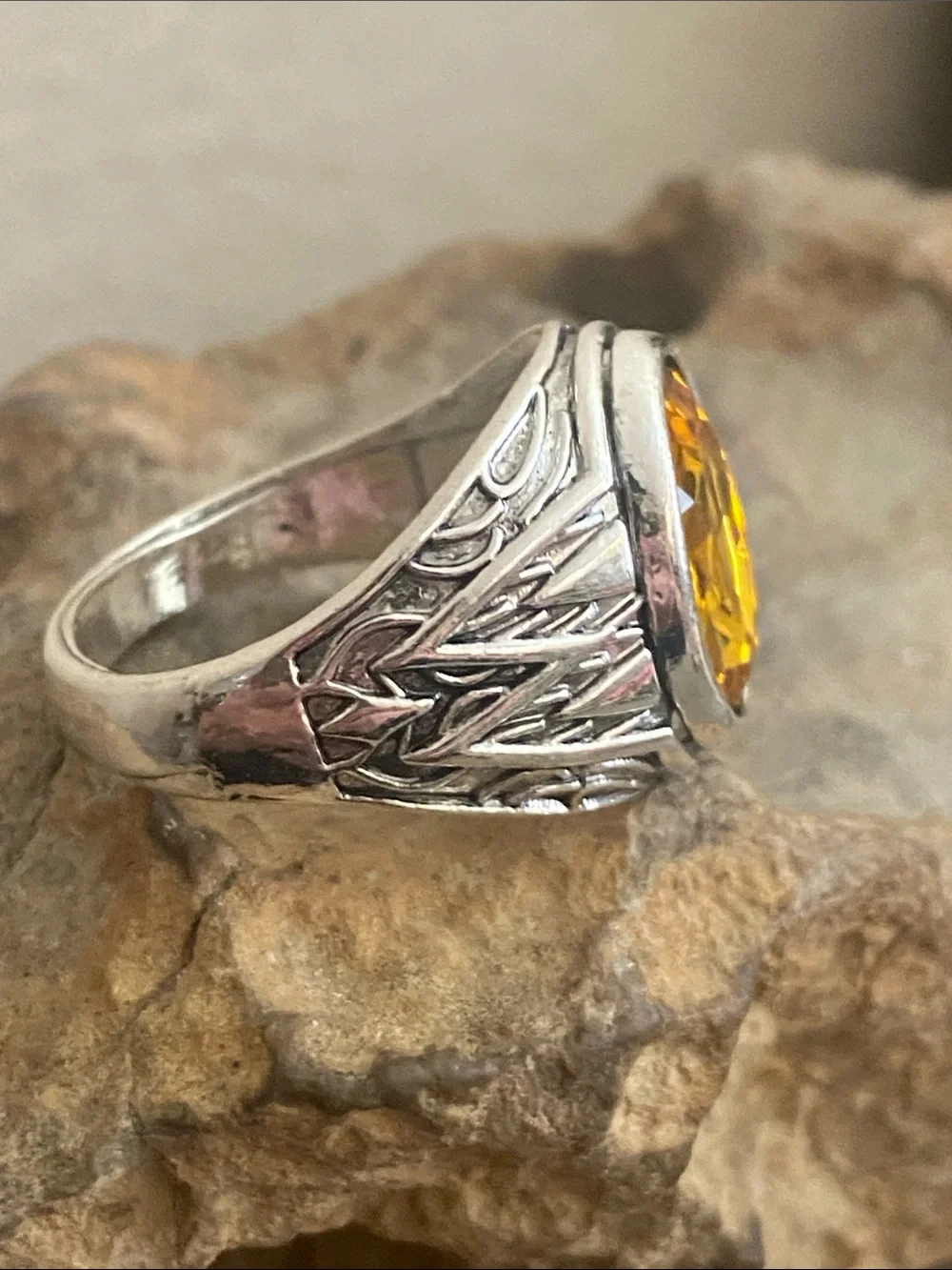 5/$10❤️❤️❤️NEW Silver Tone Zinc Alloy Yellow Amber Acrylic Statement Ring - Picture 3 of 6